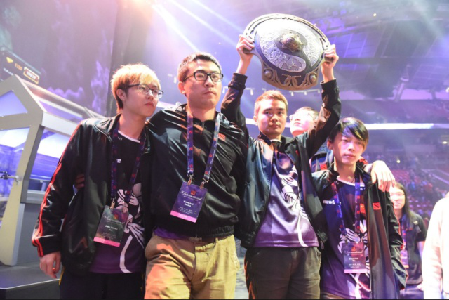 能否原班人马再战一年？ bin 、 Xun 、Elk合同即将到期 knight与ON明年到期