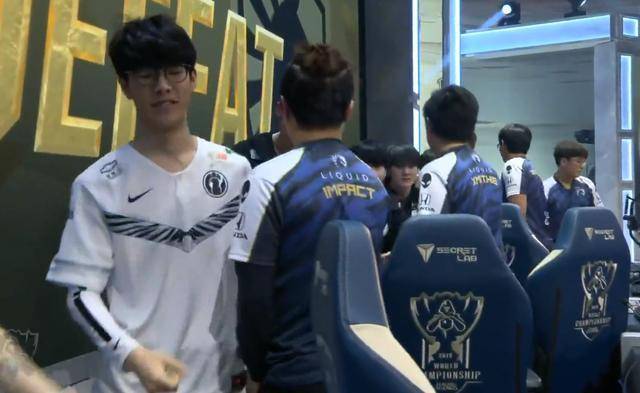 T1 年度最佳战队和 Chovy 年度最佳选手在 2025 年联盟颁奖典礼上